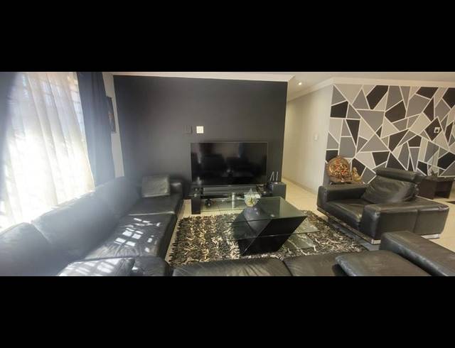 3 BEDROOM HOUSE FOR SALE IN NEW REDRUTH